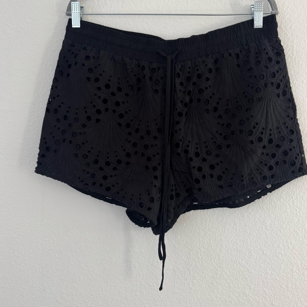 Barbara Katz Women’s Lucida Eyelet Black Shorts Size Large NWT